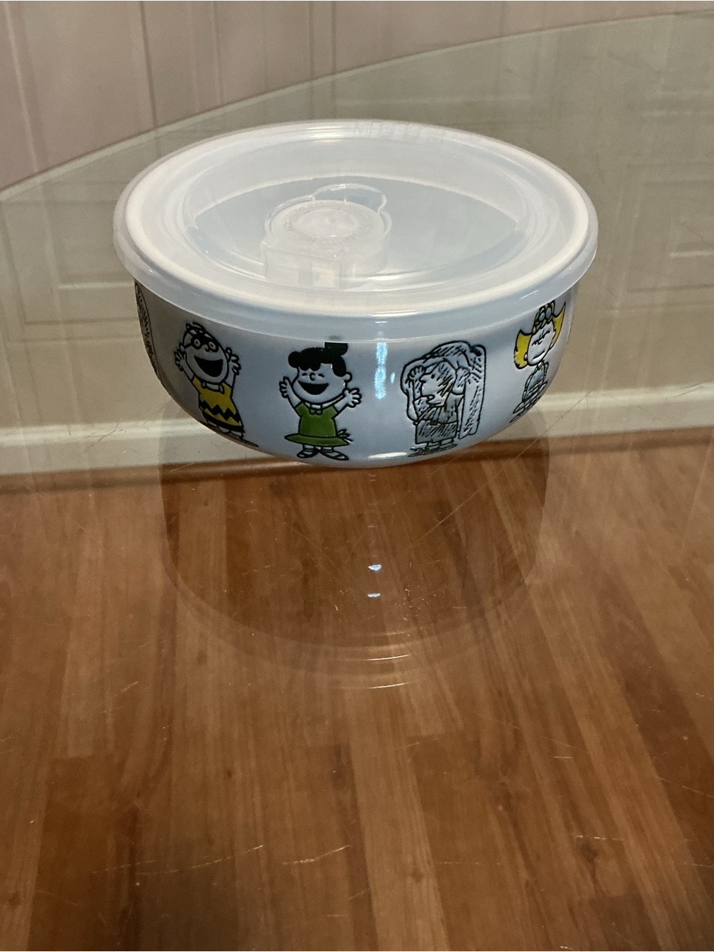 New Peanuts Charlie Brown 🎃 the Gang Food Storage Bowl with Pressure Lid 5.5”